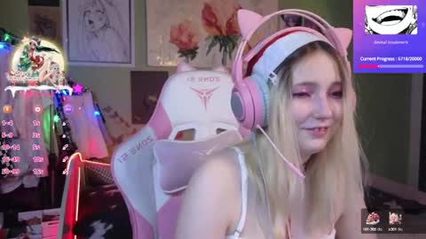 Snapshot of evie_rosen chatting on December 26, 10:52 pm Evie online show from December 26, 10:52 pm