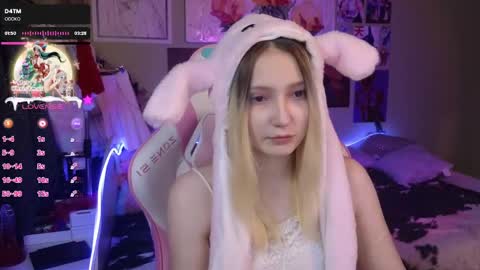 Snapshot of evie_rosen chatting on January 5, 8:21 pm Evie online show from January 5, 8:21 pm