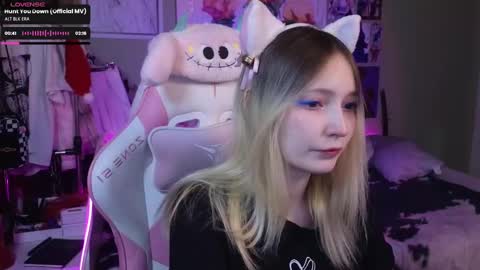 Snapshot of evie_rosen chatting on January 6, 8:39 pm Evie online show from January 6, 8:39 pm