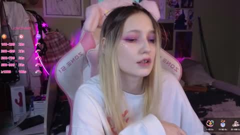 Snapshot of evie_rosen chatting on January 10, 2:04 am Evie online show from January 10, 2:04 am