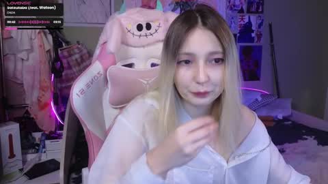 Snapshot of evie_rosen chatting on January 13, 2:07 am Evie online show from January 13, 2:07 am