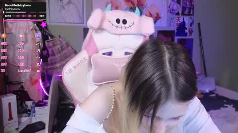 Snapshot of evie_rosen chatting on January 13, 5:12 am Evie online show from January 13, 5:12 am