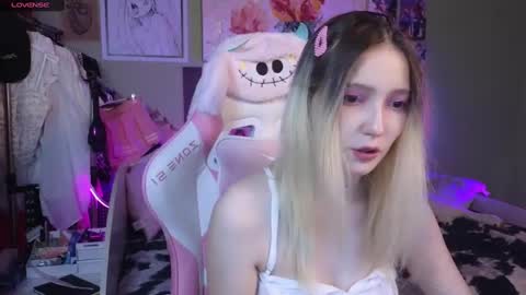 Snapshot of evie_rosen chatting on February 2, 11:11 pm Evie online show from February 2, 11:11 pm