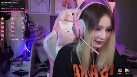 Snapshot of evie_rosen chatting on February 4, 8:28 pm Evie online show from February 4, 8:28 pm