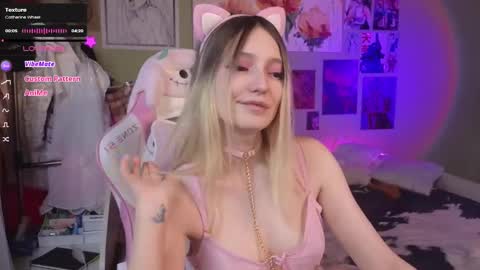 Snapshot of evie_rosen chatting on February 18, 4:26 am Evie online show from February 18, 4:26 am