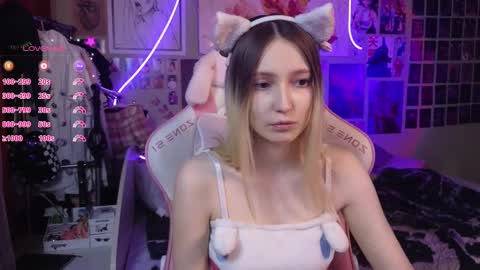 Snapshot of evie_rosen chatting on March 1, 11:15 pm Evie online show from March 1, 11:15 pm