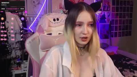 Snapshot of evie_rosen chatting on March 12, 7:59 pm Evie online show from March 12, 7:59 pm