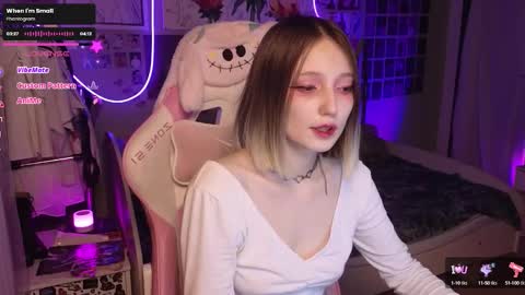 Snapshot of evie_rosen chatting on September 16, 8:54 pm Evie online show from September 16, 8:54 pm