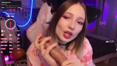 Snapshot of evie_rosen chatting on November 1, 8:44 pm Evie online show from November 1, 8:44 pm