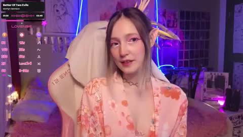 Snapshot of evie_rosen chatting on November 12, 9:25 pm Evie online show from November 12, 9:25 pm