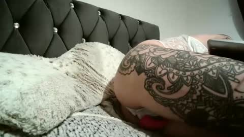 Snapshot of evieloves chatting on January 16, 8:25 pm evieloves online show from January 16, 8:25 pm