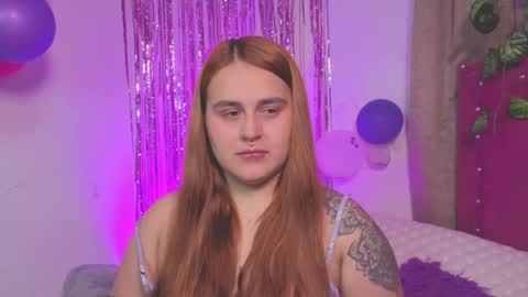 Snapshot of evy_orange1 chatting on September 20, 1:39 am EVY online show from September 20, 1:39 am