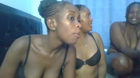 exotic_cutiee online show from April 19, 10:36 am