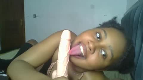 exotic_cutiee online show from May 7, 10:59 pm
