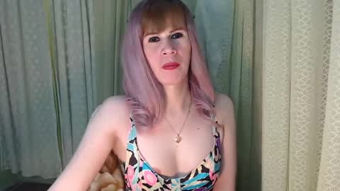 Snapshot of exoticbabes chatting on December 22, 5:23 am exoticbabes online show from December 22, 5:23 am