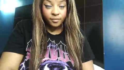 Snapshot of exoticempress18 chatting on November 15, 12:08 am Paris online show from November 15, 12:08 am