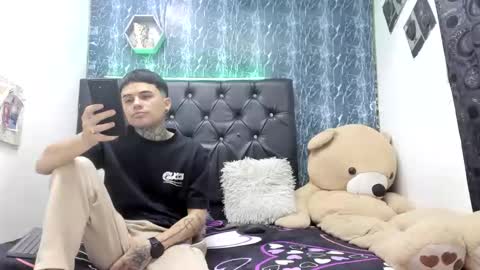 Snapshot of exotichot_couple chatting on December 13, 9:53 pm exotichot_couple online show from December 13, 9:53 pm