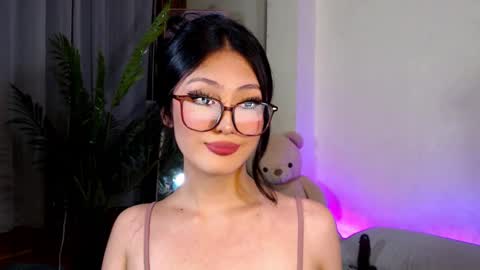 Snapshot of expensive_candyx chatting on December 3, 12:16 pm Candy online show from December 3, 12:16 pm