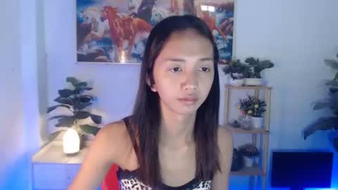 Snapshot of expensivepearl chatting on March 5, 5:25 am Claire online show from March 5, 5:25 am