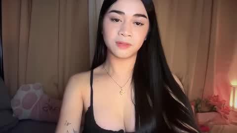 Snapshot of expensivets_chloe chatting on December 15, 2:32 pm chloee online show from December 15, 2:32 pm