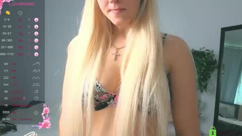 M4ry  online show from September 12, 7:19 am