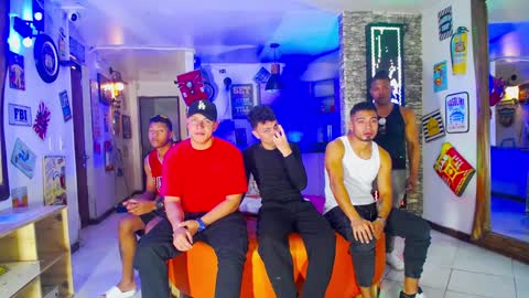 Snapshot of extrangers chatting on December 3, 12:06 pm extrangers online show from December 3, 12:06 pm