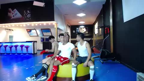 Snapshot of extrangers chatting on February 14, 12:03 pm extrangers online show from February 14, 12:03 pm