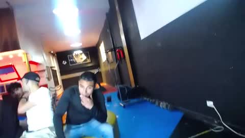 Snapshot of extrangers chatting on March 3, 12:05 pm extrangers online show from March 3, 12:05 pm