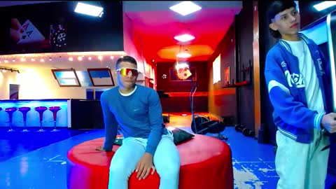 Snapshot of extrangers chatting on September 12, 11:43 am extrangers online show from September 12, 11:43 am