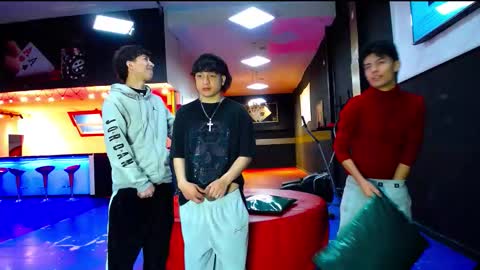 Snapshot of extrangers chatting on October 21, 12:28 pm extrangers online show from October 21, 12:28 pm