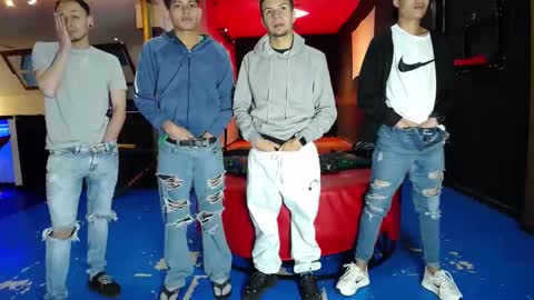 Snapshot of extrangers chatting on November 4, 1:10 pm extrangers online show from November 4, 1:10 pm