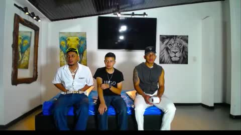 Snapshot of extrangers chatting on November 23, 1:11 pm extrangers online show from November 23, 1:11 pm