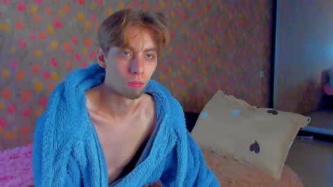 Snapshot of exxry chatting on December 1, 12:32 pm exxry online show from December 1, 12:32 pm