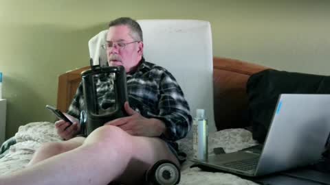 Snapshot of eyeswideshut63 chatting on December 20, 7:50 pm Eyeswideshut63 online show from December 20, 7:50 pm