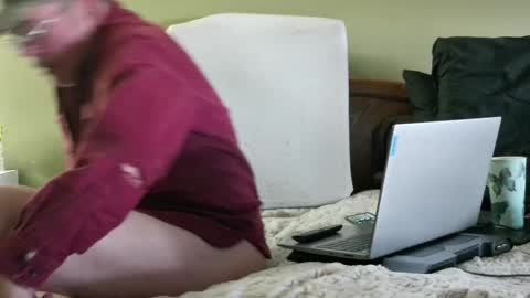 Snapshot of eyeswideshut63 chatting on December 30, 7:00 pm Eyeswideshut63 online show from December 30, 7:00 pm