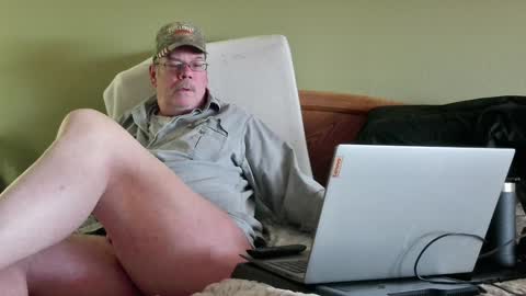 Snapshot of eyeswideshut63 chatting on January 18, 6:43 pm Eyeswideshut63 online show from January 18, 6:43 pm