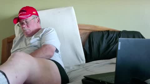 Snapshot of eyeswideshut63 chatting on October 18, 10:43 pm Eyeswideshut63 online show from October 18, 10:43 pm