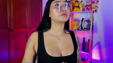 Snapshot of eymy_hadid_ chatting on November 10, 9:36 pm Emily online show from November 10, 9:36 pm