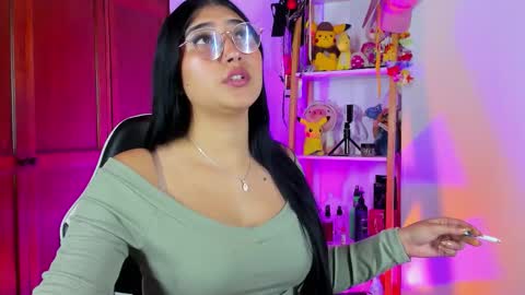 Snapshot of eymy_hadid_ chatting on November 25, 9:37 pm Emily online show from November 25, 9:37 pm