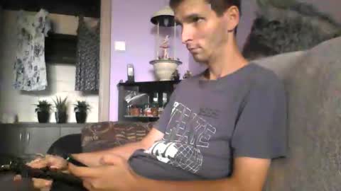 Snapshot of ezel004 chatting on September 14, 1:32 pm ezel004 online show from September 14, 1:32 pm