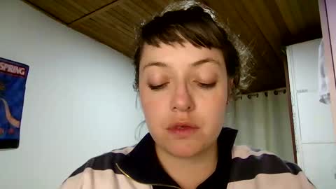 Snapshot of ezlngirl chatting on January 4, 4:33 am Aimee online show from January 4, 4:33 am