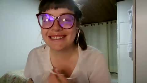 Snapshot of ezlngirl chatting on January 18, 4:04 am Aimee online show from January 18, 4:04 am