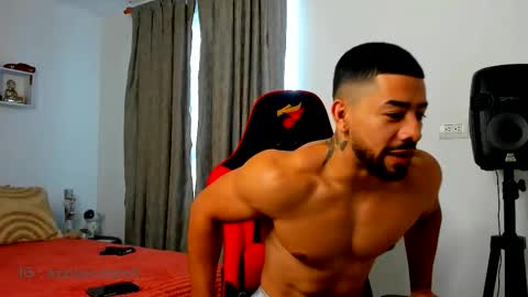 Ezzio Scolaro online show from November 11, 12:05 pm