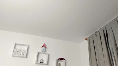 Ezzio Scolaro online show from February 4, 1:33 am