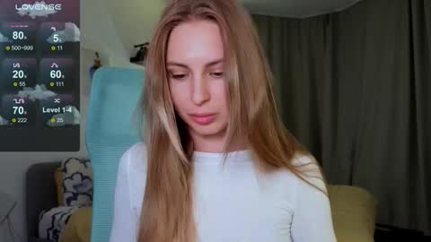 Snapshot of f1oraa chatting on November 9, 1:53 pm if you dont have fansly account yet use this link to registration online show from November 9, 1:53 pm