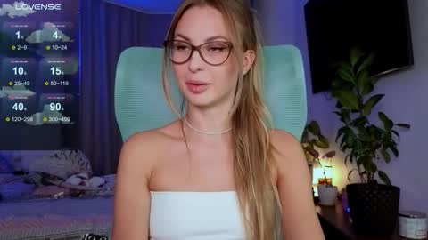 Snapshot of f1oraa chatting on November 29, 2:53 pm if you dont have fansly account yet use this link to registration online show from November 29, 2:53 pm