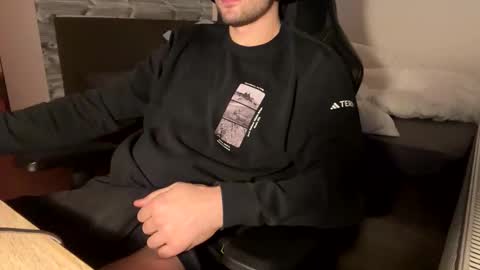 Snapshot of fabian_196 chatting on December 6, 4:17 pm Call me bitch online show from December 6, 4:17 pm