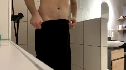 Snapshot of fabian_196 chatting on December 7, 9:33 pm Call me bitch online show from December 7, 9:33 pm