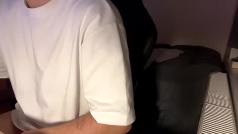 Snapshot of fabian_196 chatting on December 24, 9:33 pm Call me bitch online show from December 24, 9:33 pm