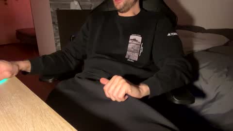 Snapshot of fabian_196 chatting on January 20, 9:11 pm Call me bitch online show from January 20, 9:11 pm